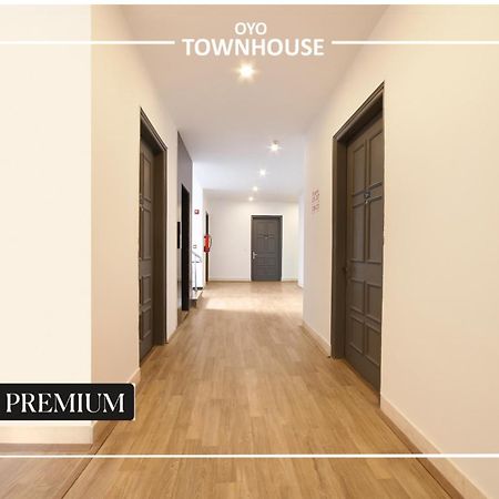Oyo Townhouse 120 Shushant Lok Gurgaon Ngoại thất bức ảnh