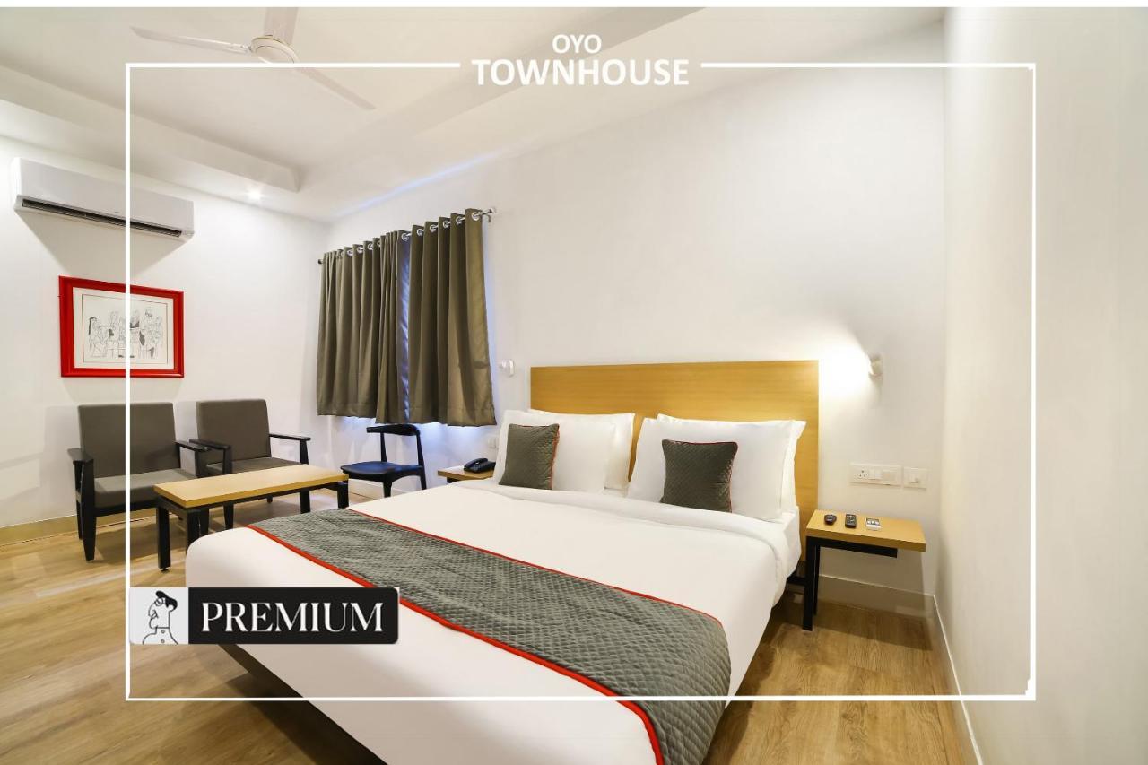 Oyo Townhouse 120 Shushant Lok Gurgaon Ngoại thất bức ảnh
