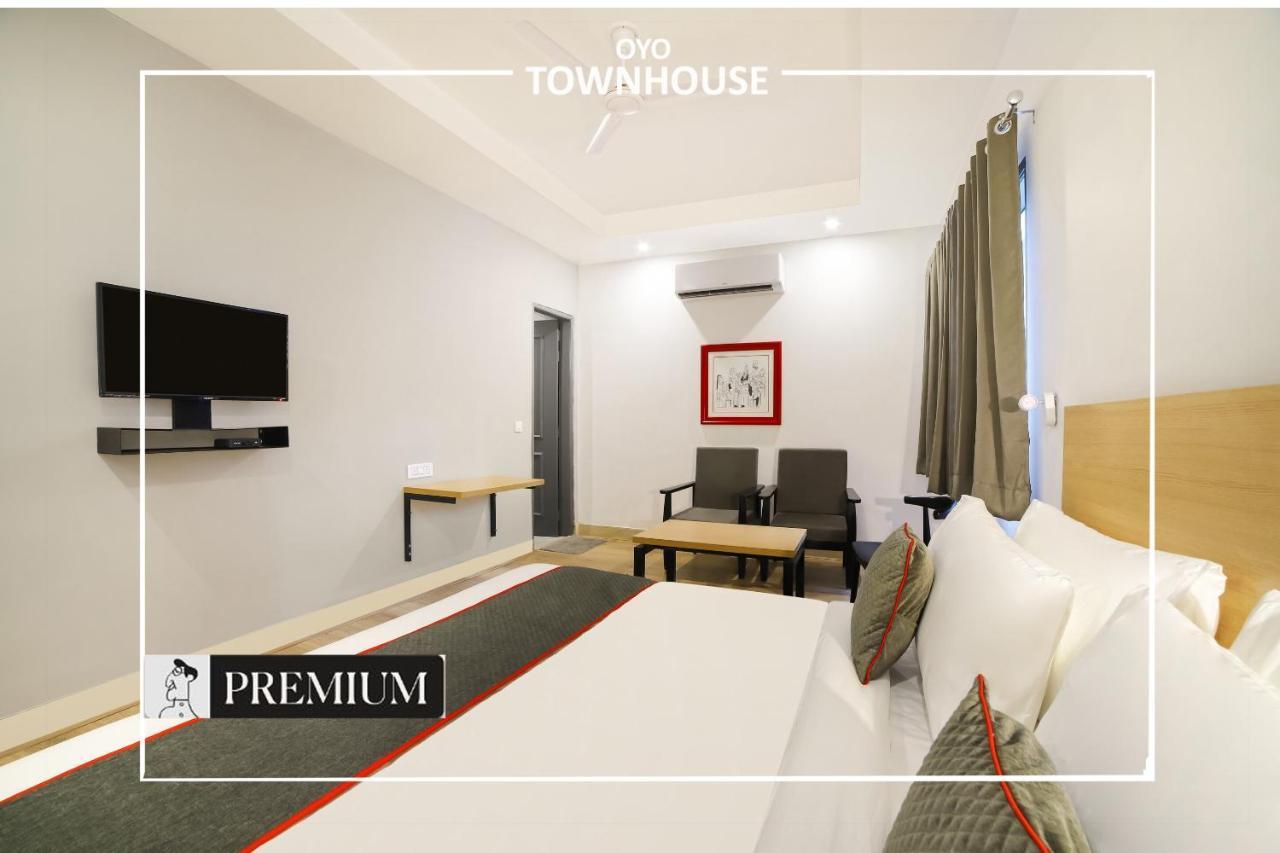Oyo Townhouse 120 Shushant Lok Gurgaon Ngoại thất bức ảnh