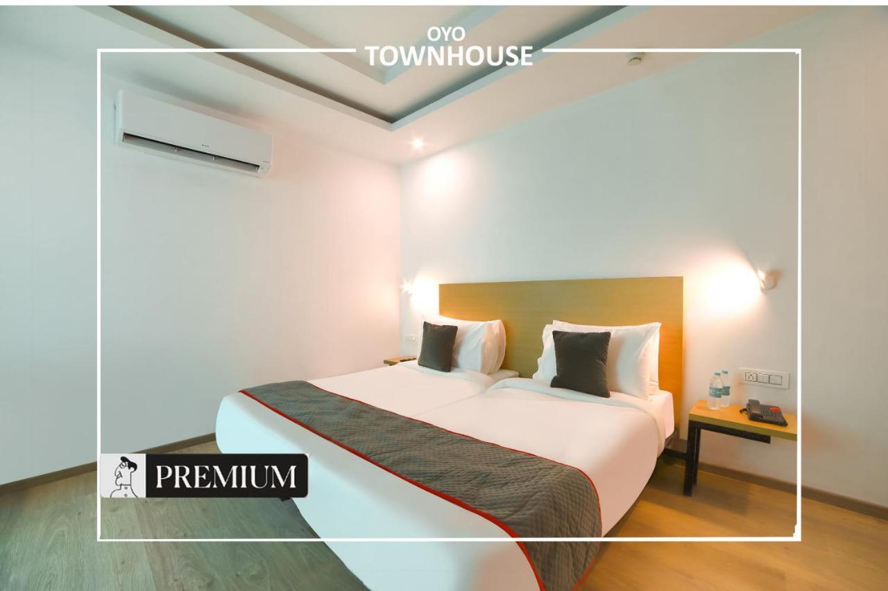 Oyo Townhouse 120 Shushant Lok Gurgaon Ngoại thất bức ảnh