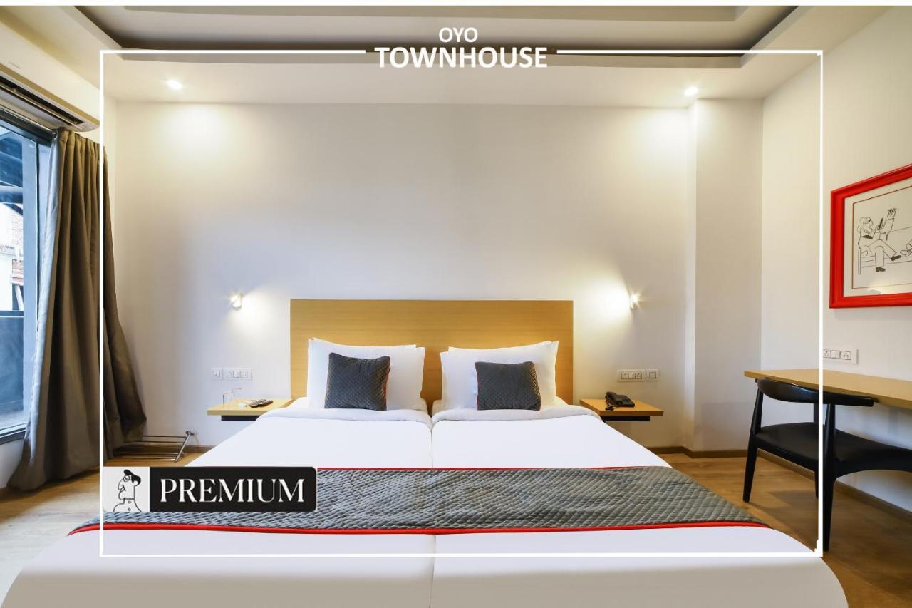 Oyo Townhouse 120 Shushant Lok Gurgaon Ngoại thất bức ảnh