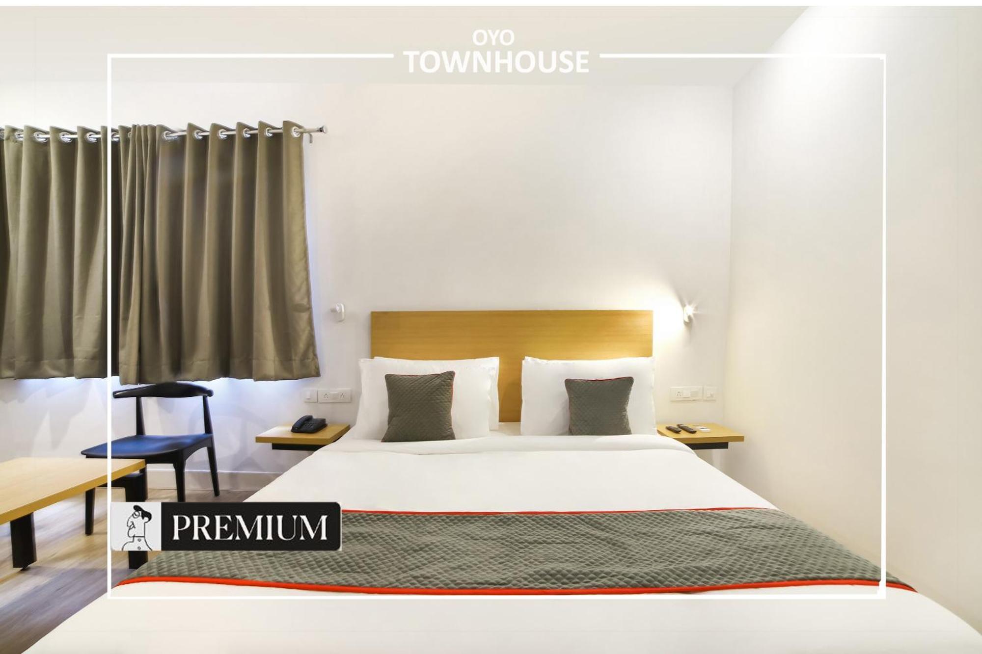 Oyo Townhouse 120 Shushant Lok Gurgaon Ngoại thất bức ảnh
