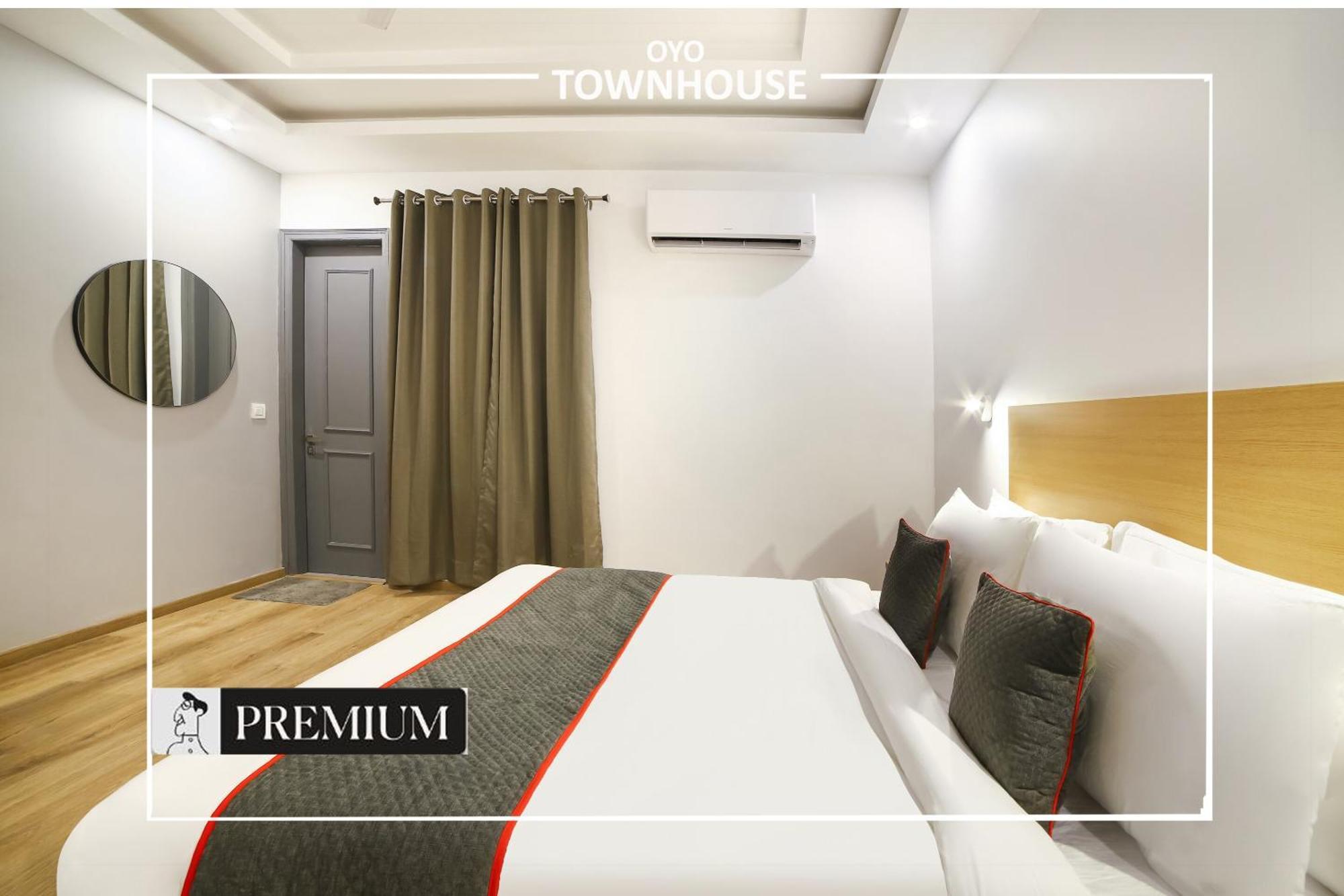 Oyo Townhouse 120 Shushant Lok Gurgaon Ngoại thất bức ảnh