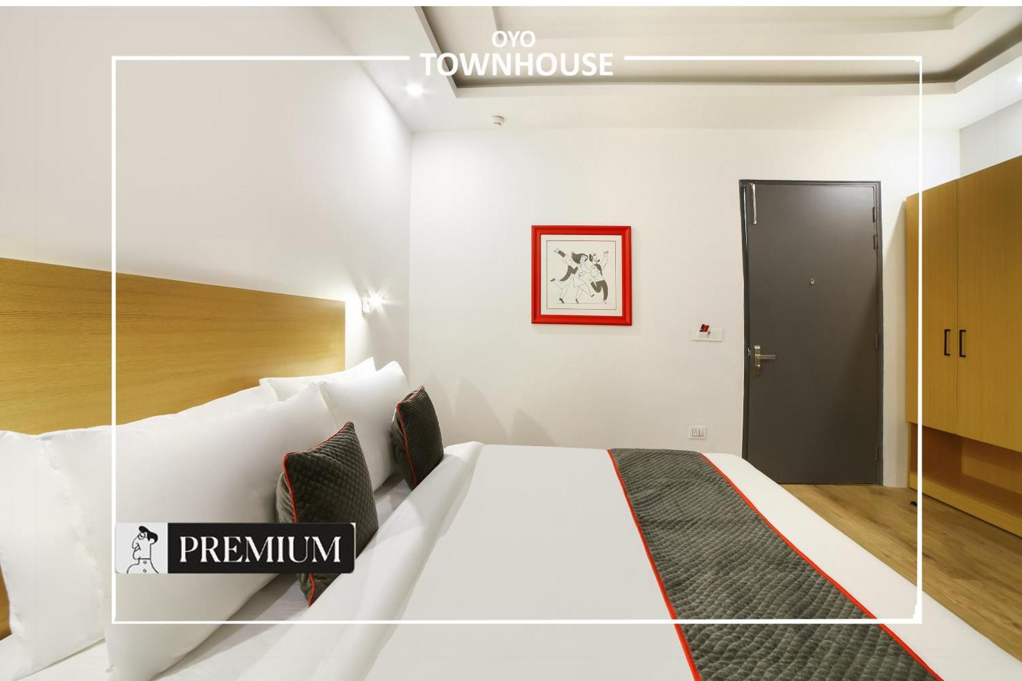 Oyo Townhouse 120 Shushant Lok Gurgaon Ngoại thất bức ảnh