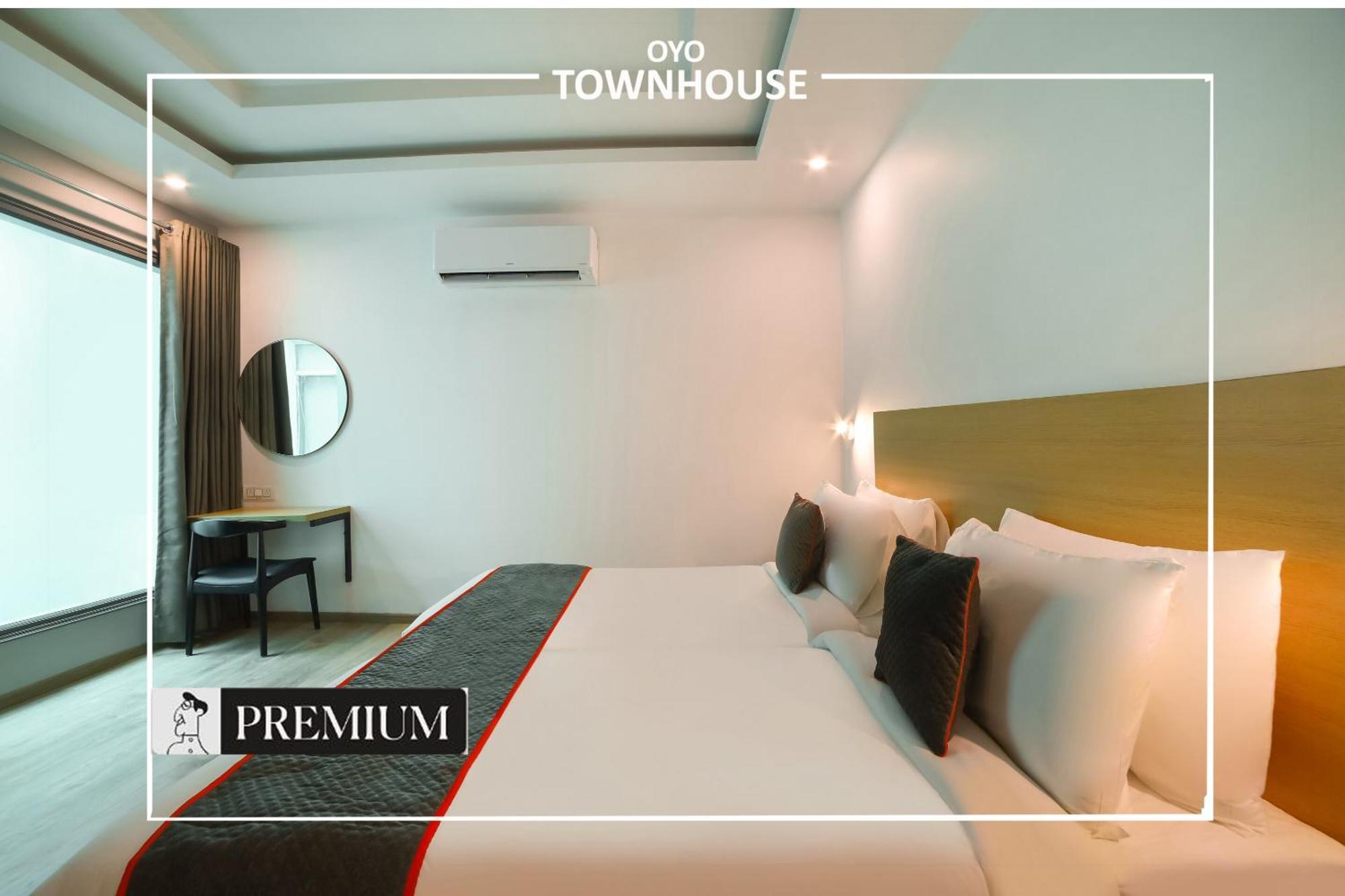 Oyo Townhouse 120 Shushant Lok Gurgaon Ngoại thất bức ảnh
