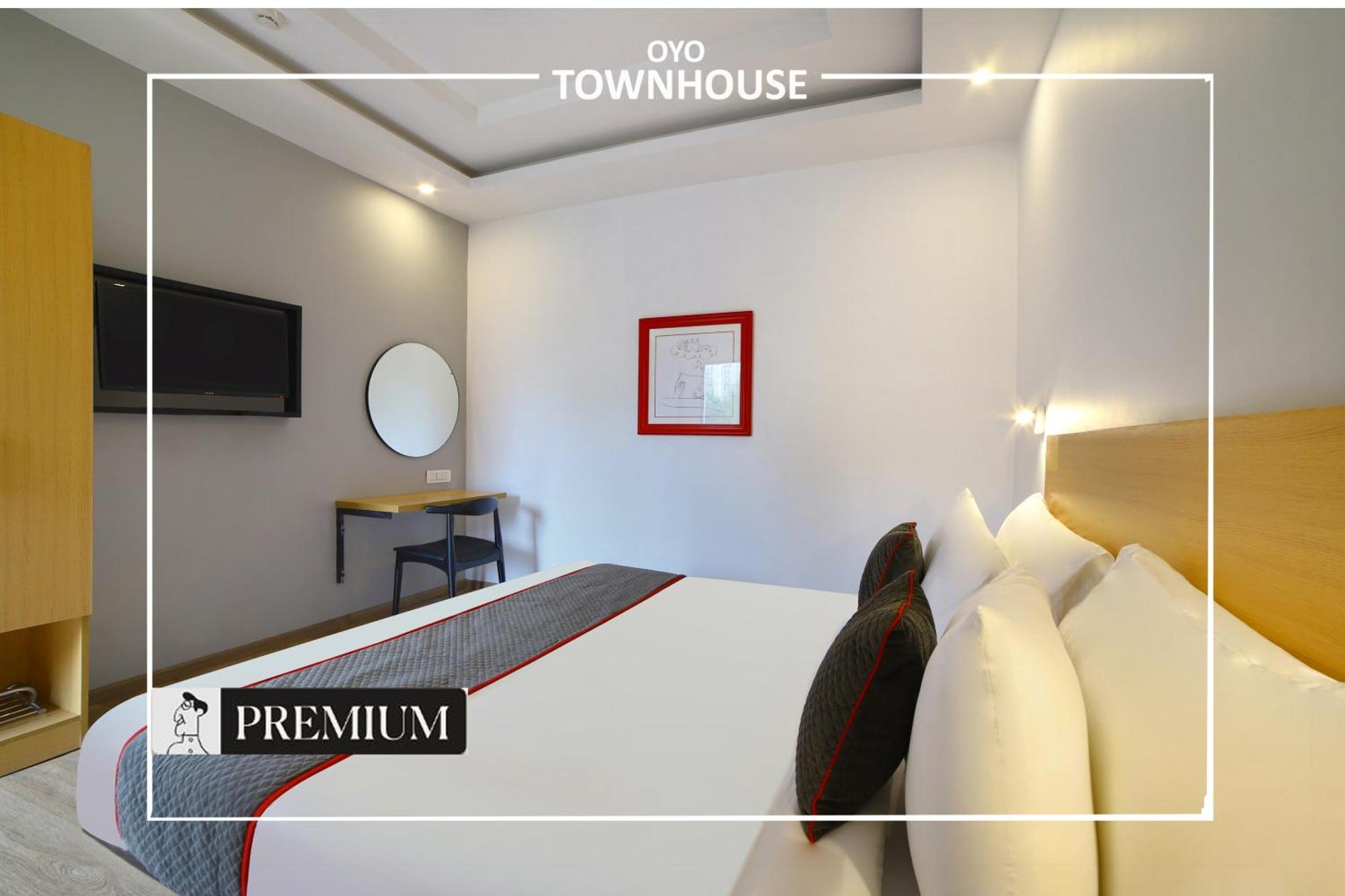 Oyo Townhouse 120 Shushant Lok Gurgaon Ngoại thất bức ảnh