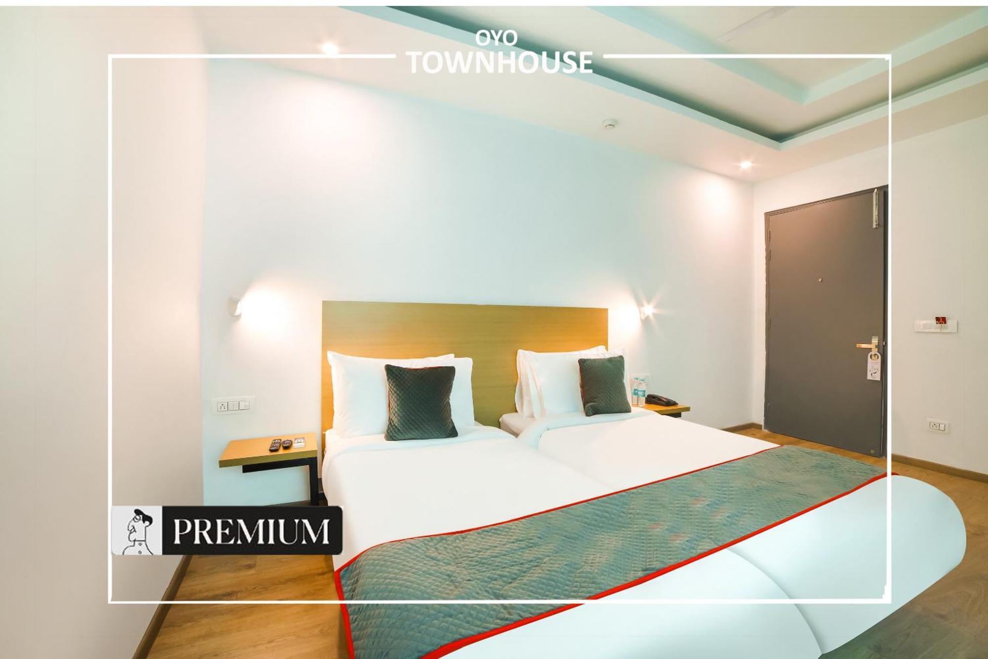 Oyo Townhouse 120 Shushant Lok Gurgaon Ngoại thất bức ảnh
