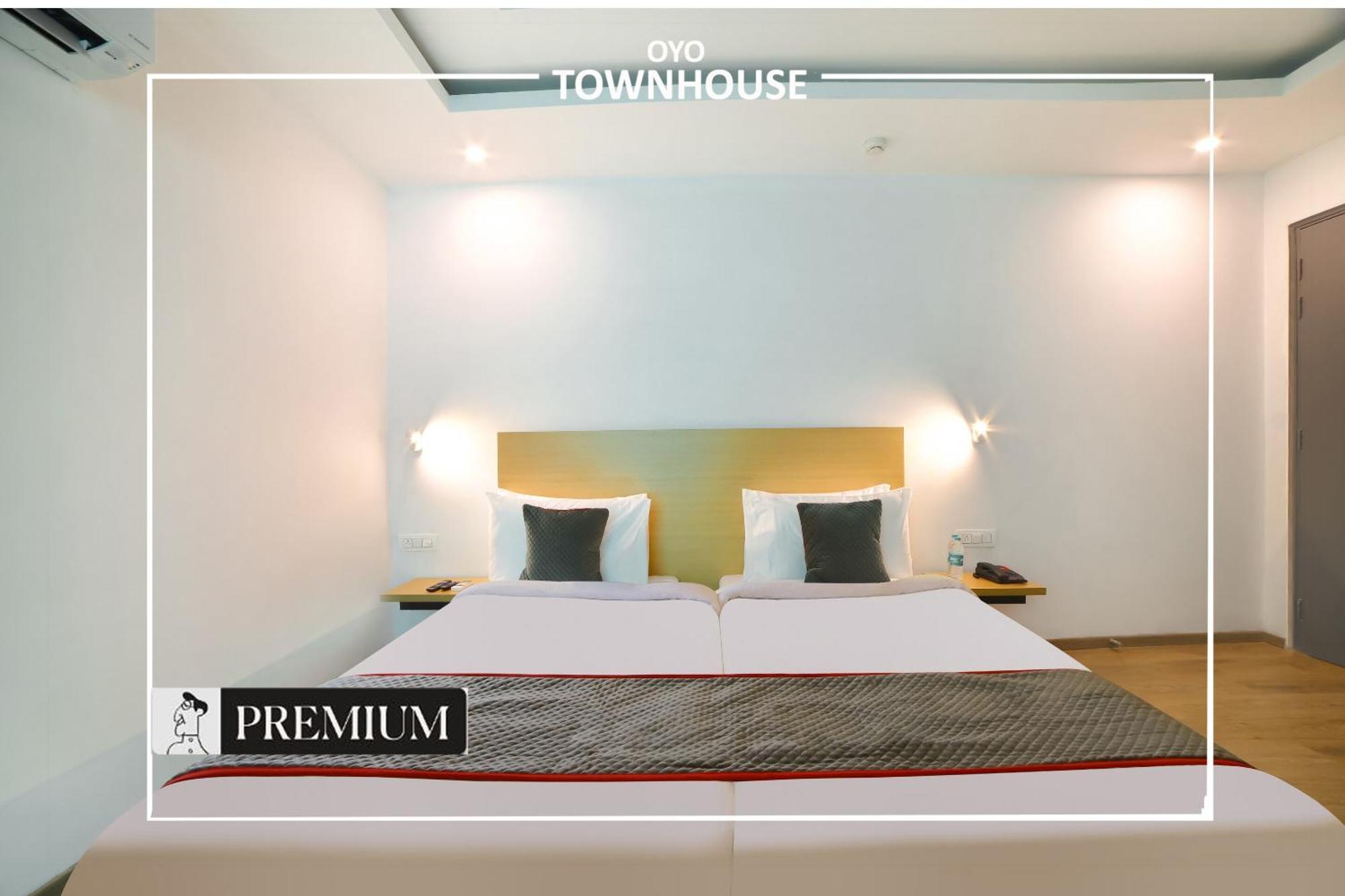 Oyo Townhouse 120 Shushant Lok Gurgaon Ngoại thất bức ảnh