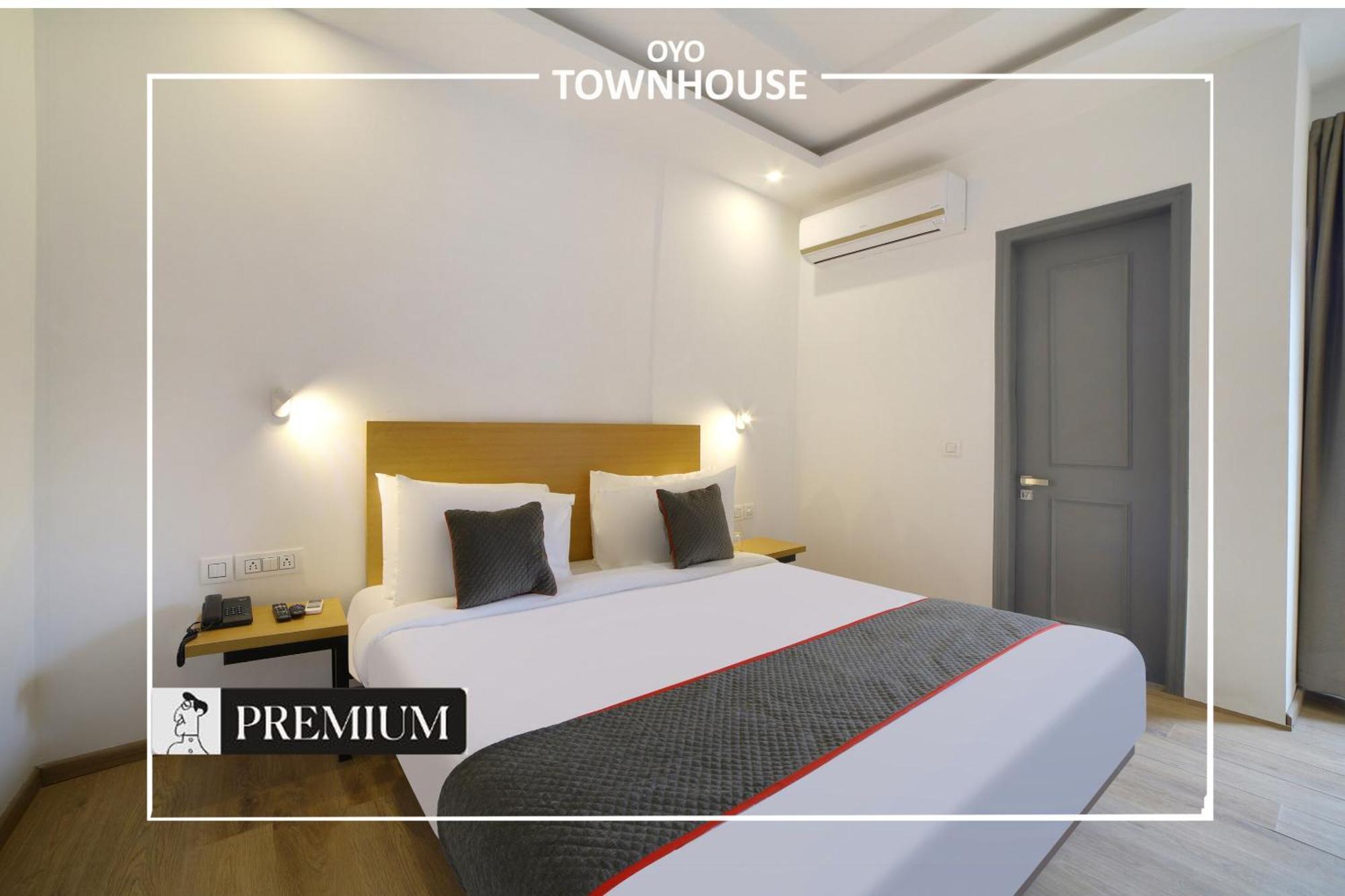 Oyo Townhouse 120 Shushant Lok Gurgaon Ngoại thất bức ảnh