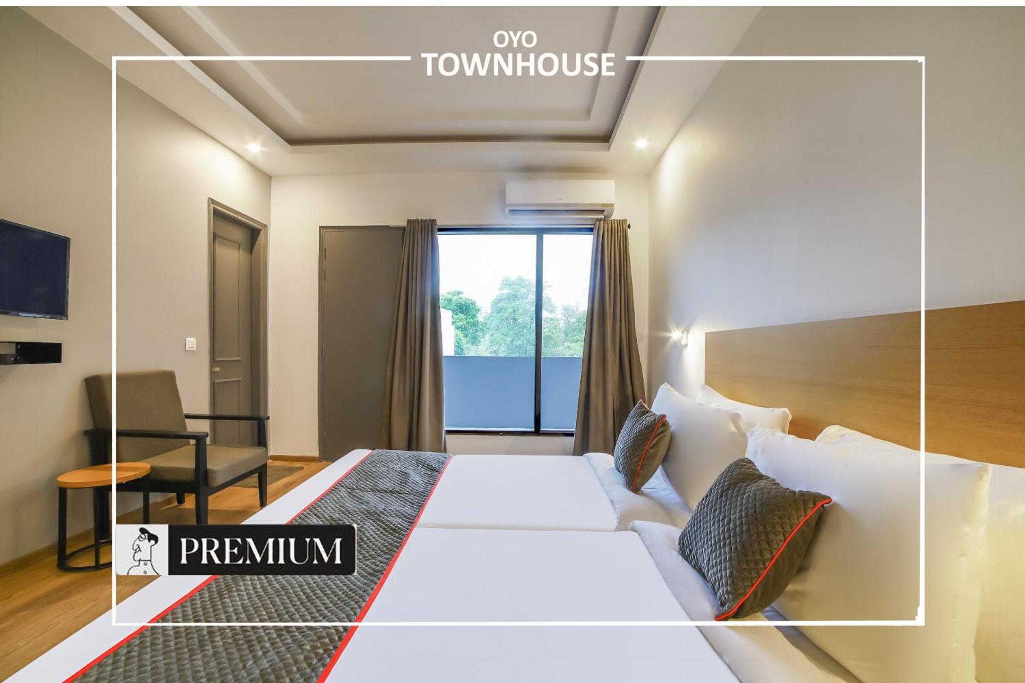 Oyo Townhouse 120 Shushant Lok Gurgaon Ngoại thất bức ảnh