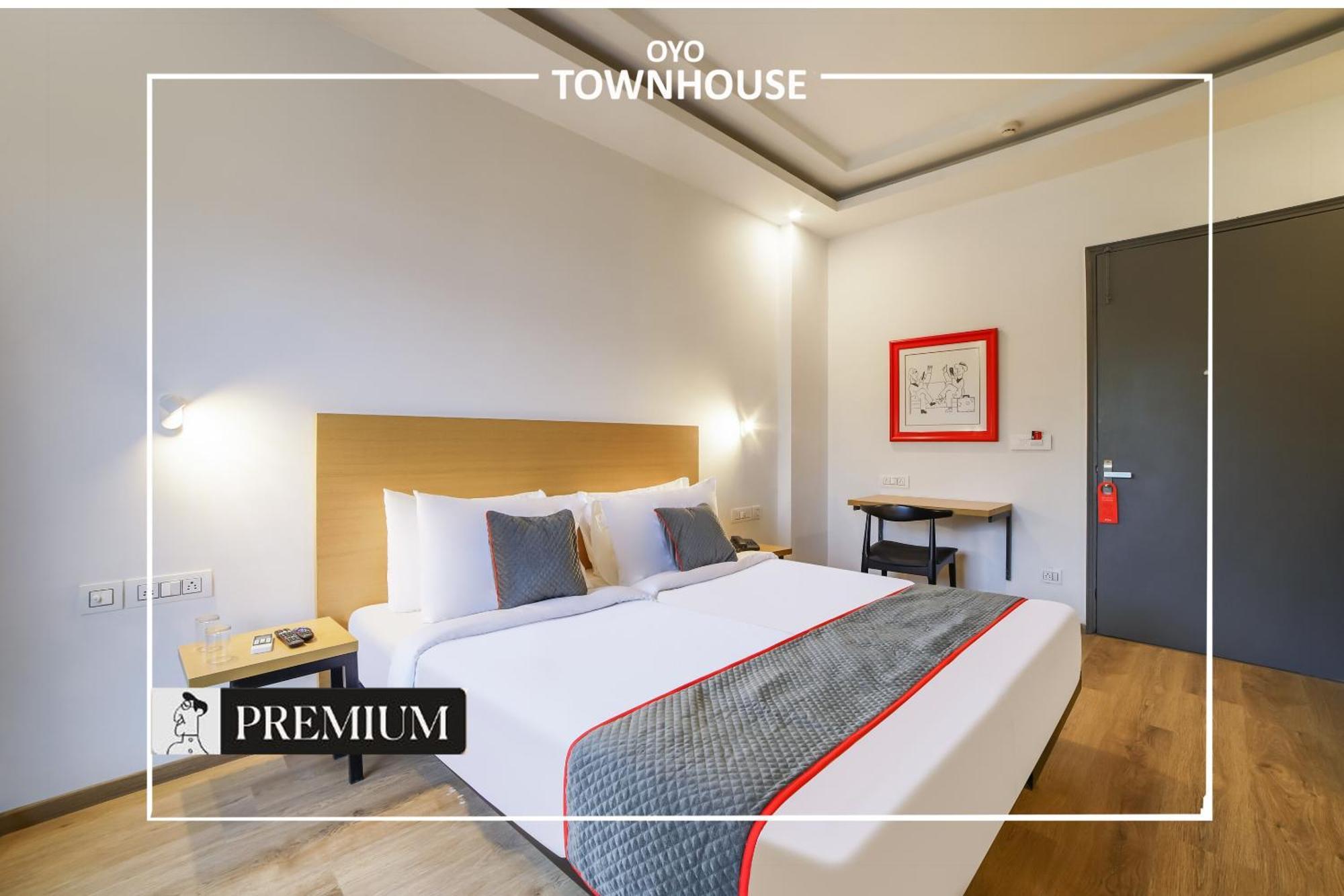 Oyo Townhouse 120 Shushant Lok Gurgaon Ngoại thất bức ảnh