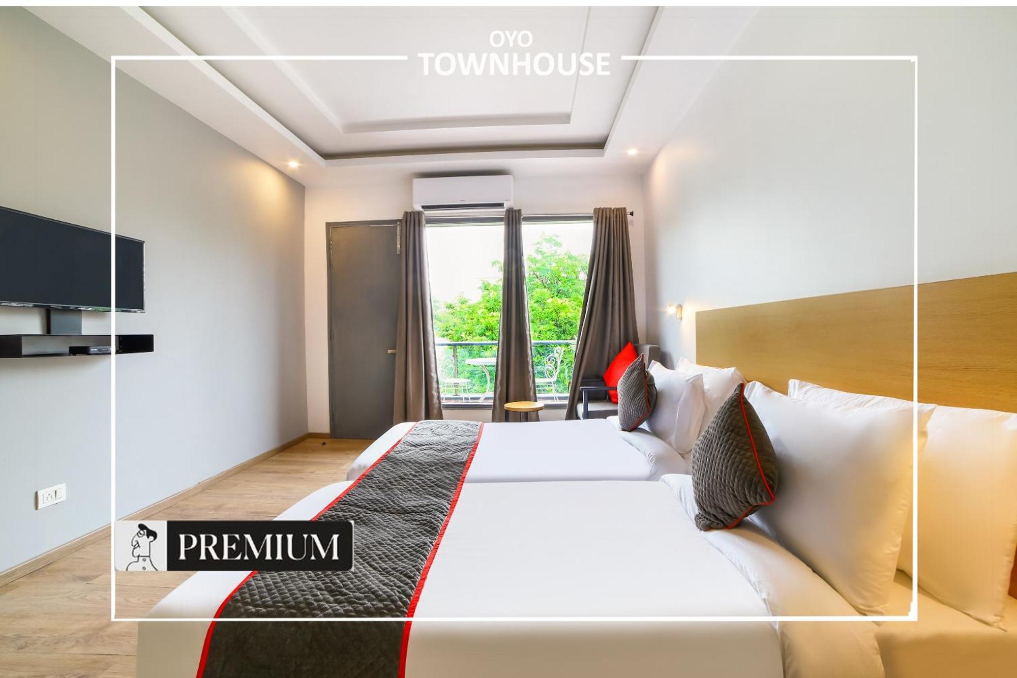 Oyo Townhouse 120 Shushant Lok Gurgaon Ngoại thất bức ảnh