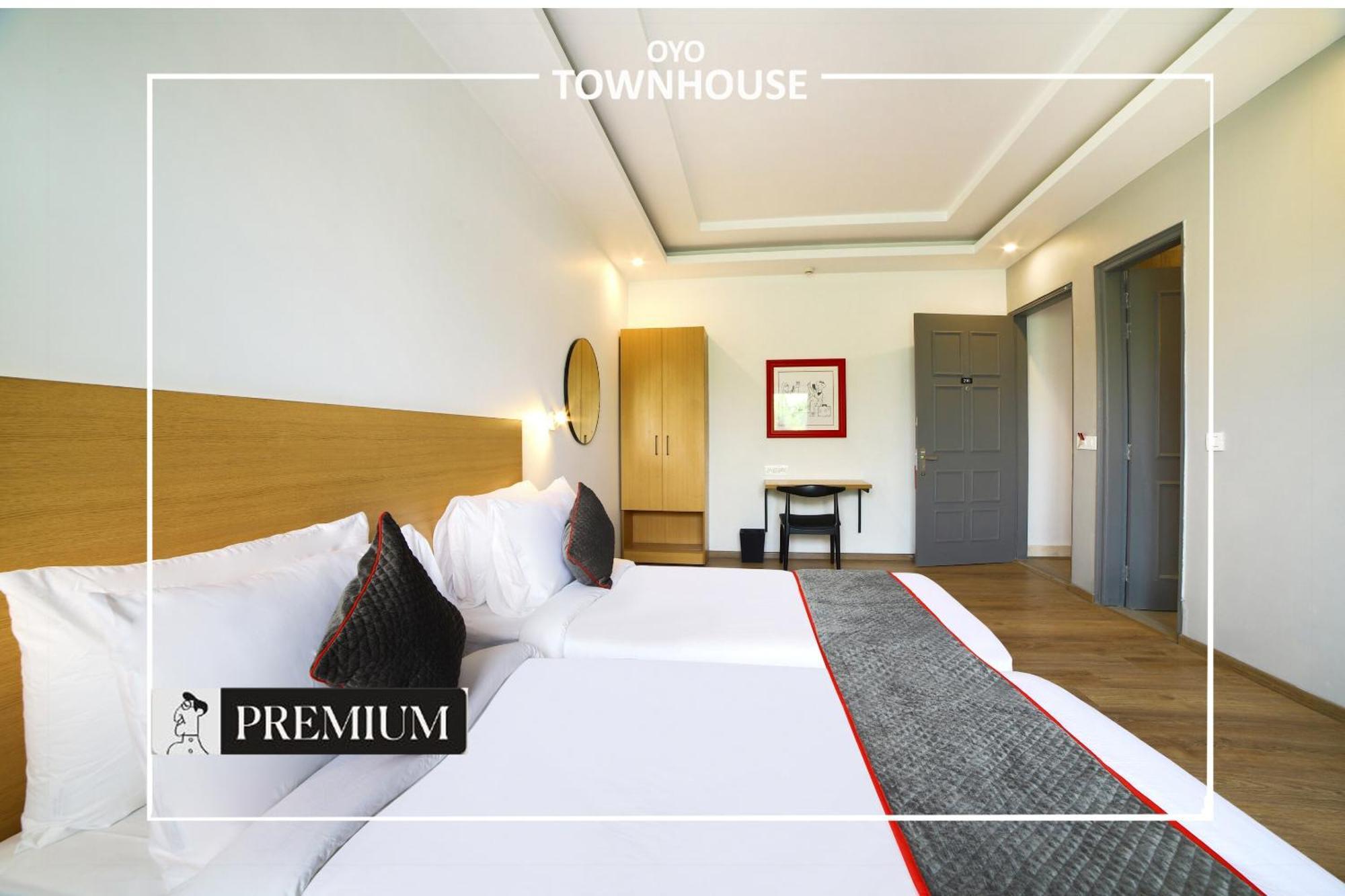 Oyo Townhouse 120 Shushant Lok Gurgaon Ngoại thất bức ảnh