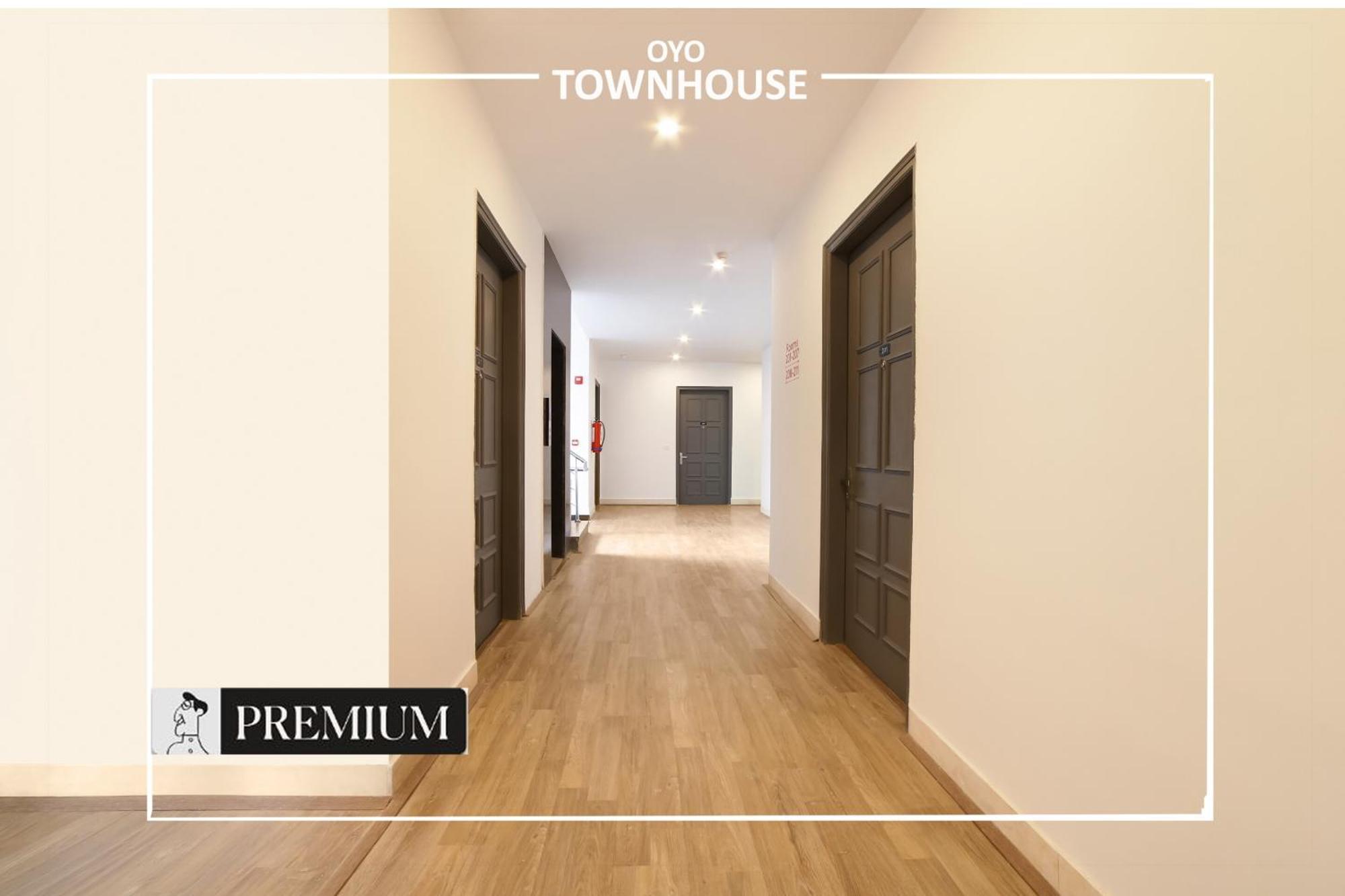 Oyo Townhouse 120 Shushant Lok Gurgaon Ngoại thất bức ảnh
