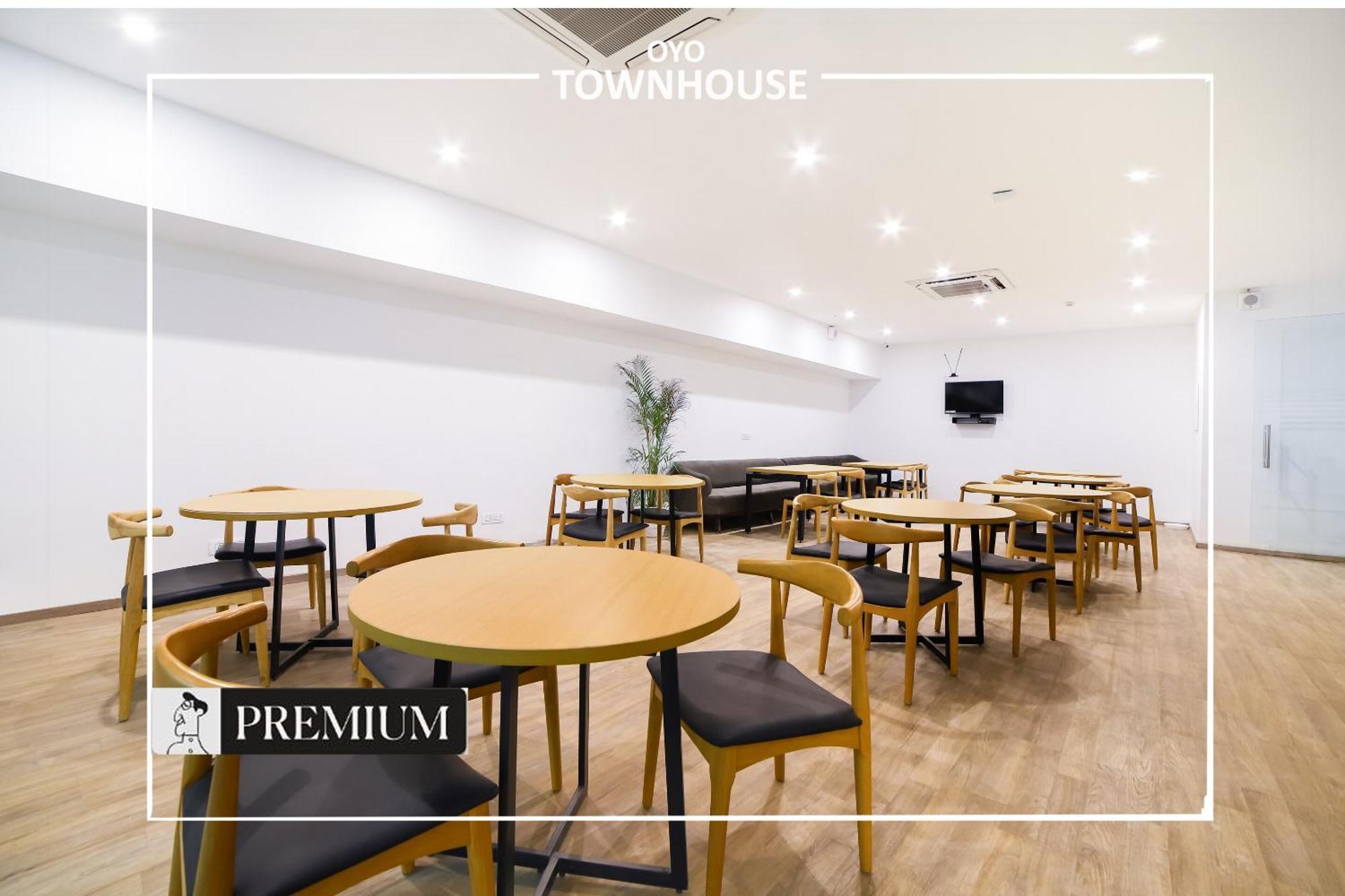 Oyo Townhouse 120 Shushant Lok Gurgaon Ngoại thất bức ảnh