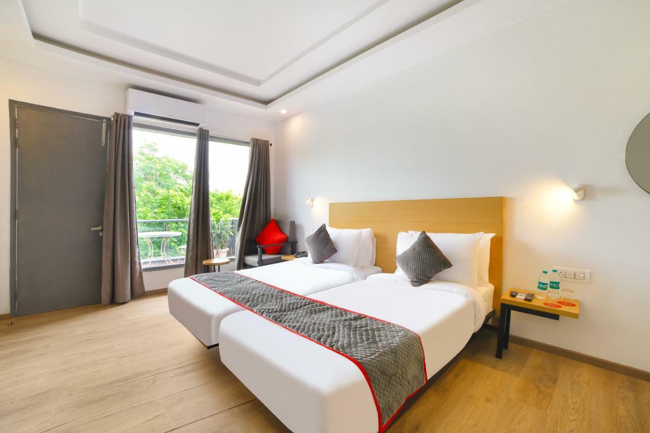 Oyo Townhouse 120 Shushant Lok Gurgaon Ngoại thất bức ảnh